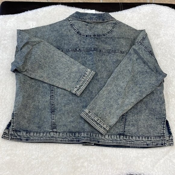 DG2 by Diane Gilman Snow Wash Boxy Jean Jacket - Picture 6 of 9